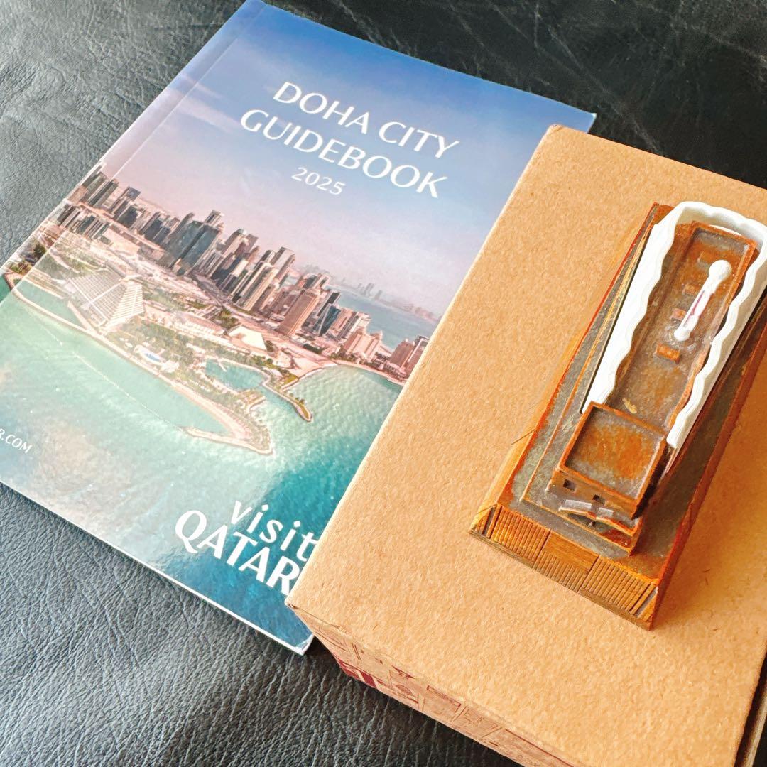 【豪華ガイドマップ付き】カタール館　木製のパビリオン模型　新品未使用