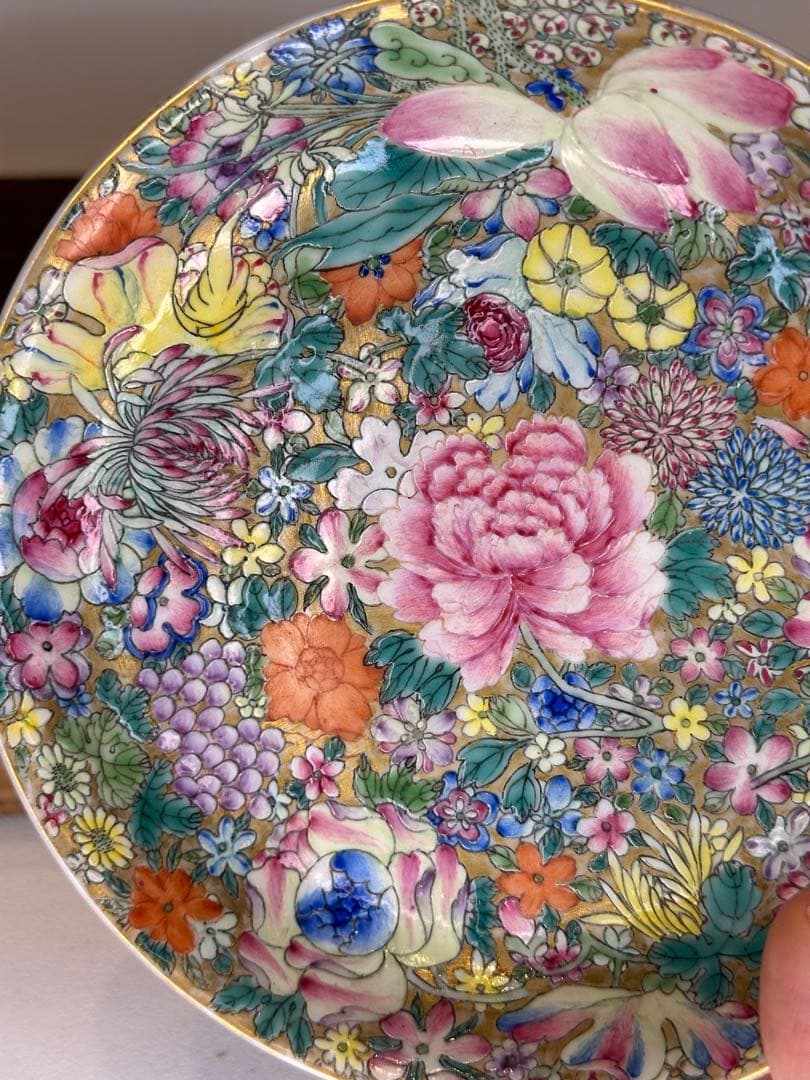 希少品 中国大清乾隆年製 百花不落地小皿 金彩満彩絵 盘口金彩 有銘 共箱共布