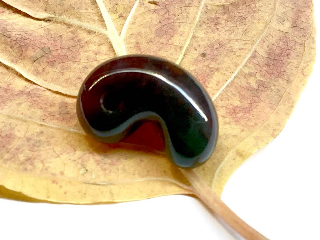 50年前の伊勢青石 コレクション　赤茶【ヘマタイト】　レア勾玉鑑別書無しの安価‼️