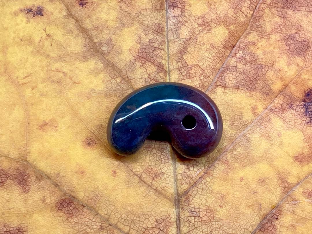 50年前の伊勢青石 コレクション　赤茶【ヘマタイト】　レア勾玉鑑別書無しの安価‼️