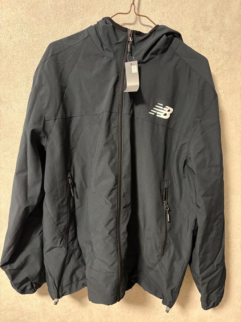 ニューバランス　パーカー　ウィンドブレーカー　新品未使用