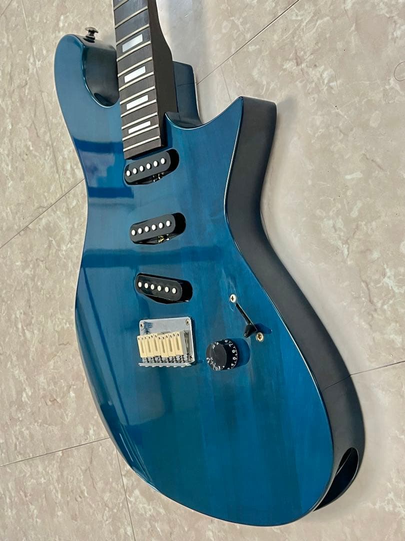 PIERROT潤シグネイチャーモデル改造のカスタムギター【中古美品】