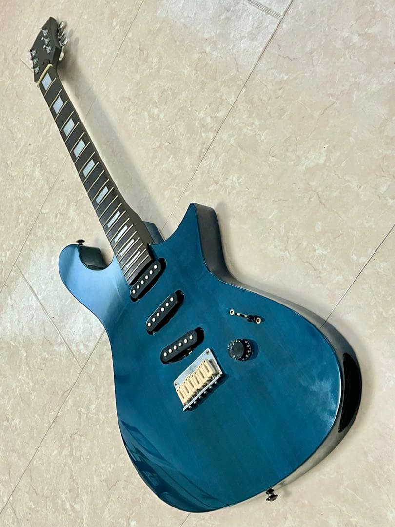 PIERROT潤シグネイチャーモデル改造のカスタムギター【中古美品】