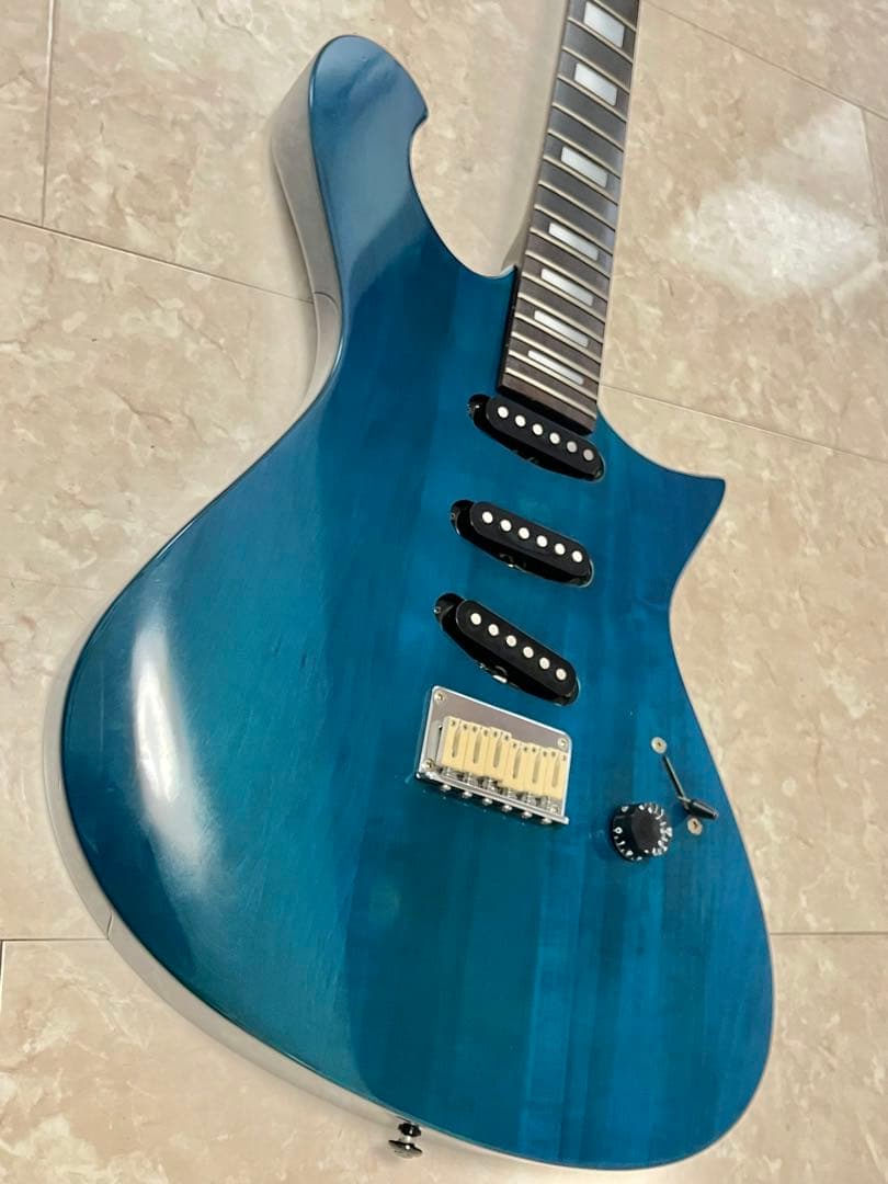 PIERROT潤シグネイチャーモデル改造のカスタムギター【中古美品】