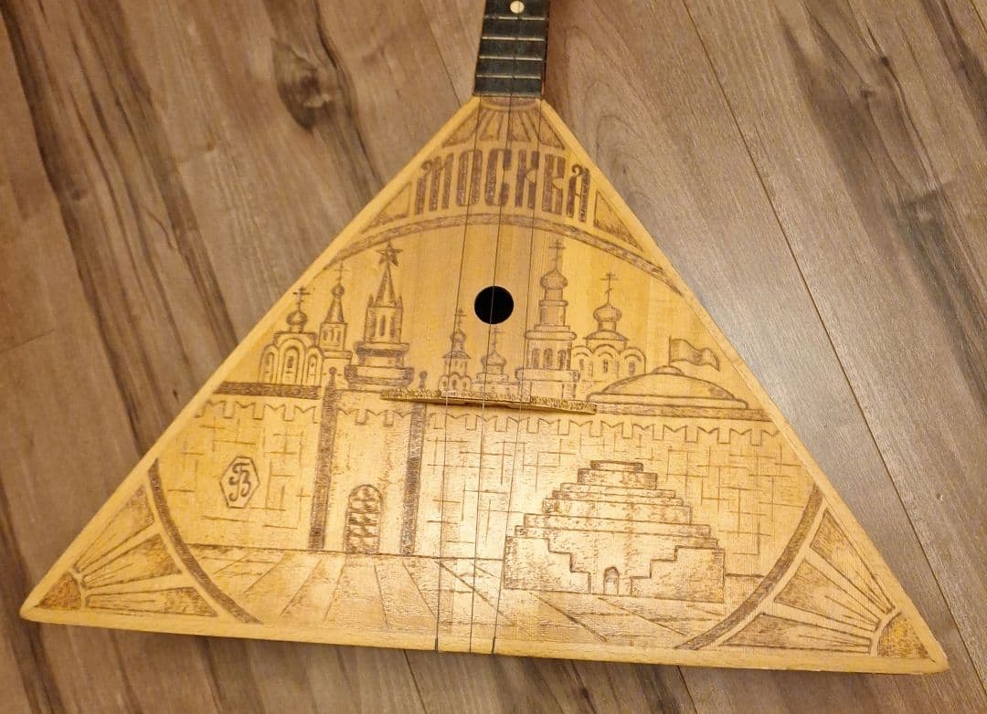 バラライカ (ロシアの民族楽器)