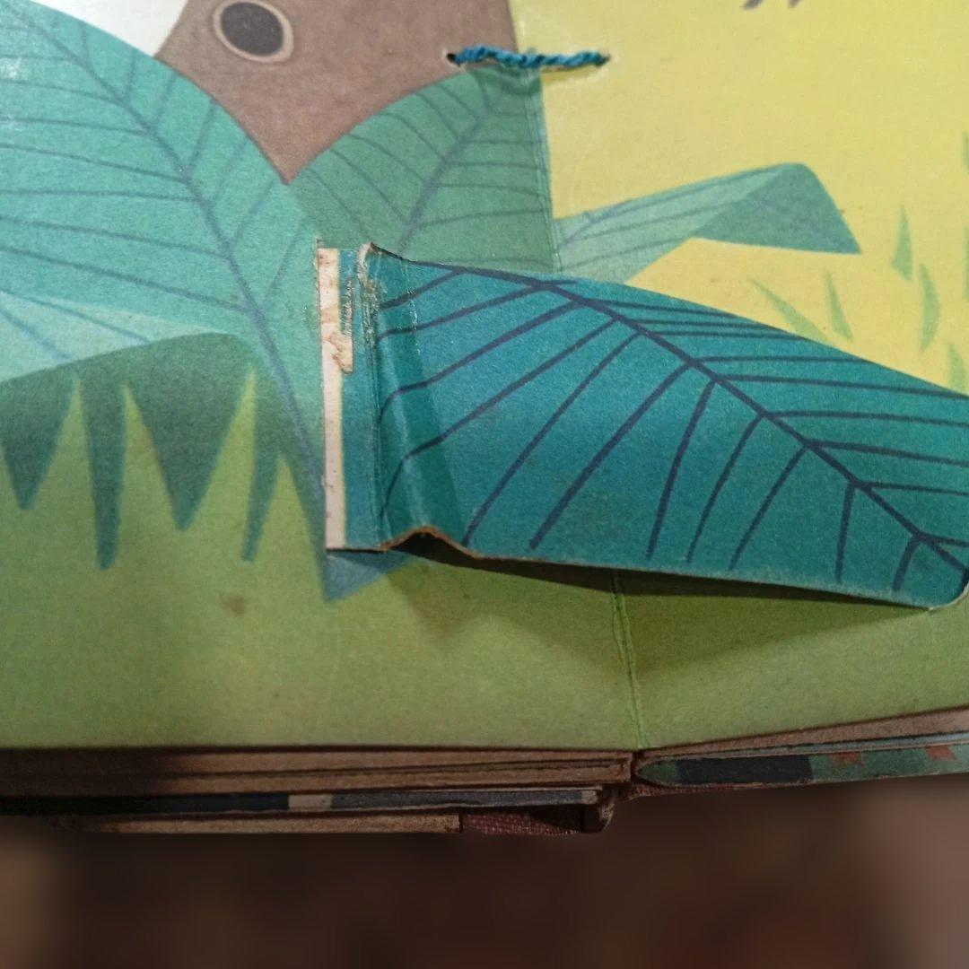 ルドルフ・ルケシュ 洋書 しかけ絵本「FLEETFOOT THE FAWN」