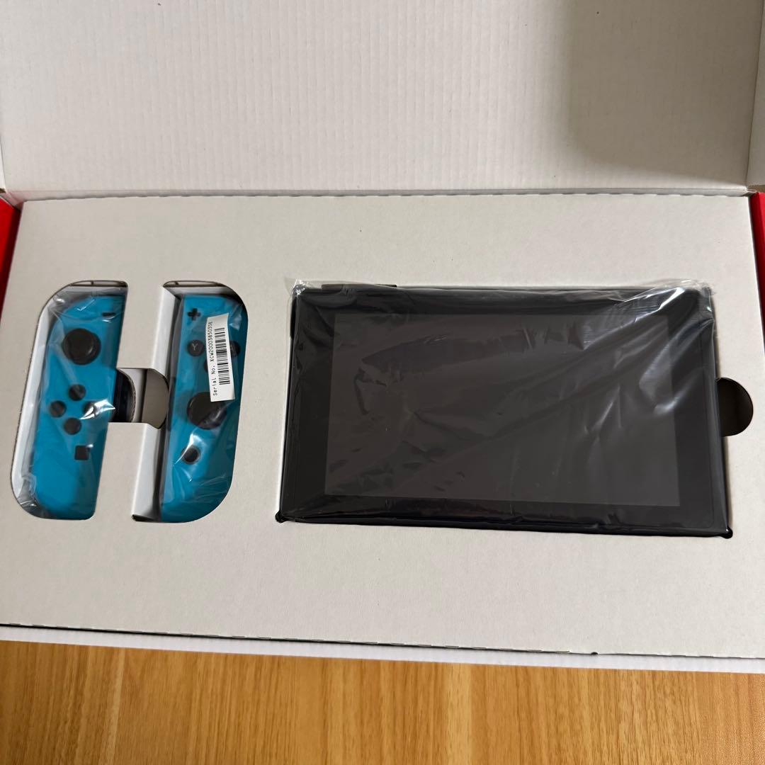 Nintendo Switch 本体 + 付属ケース