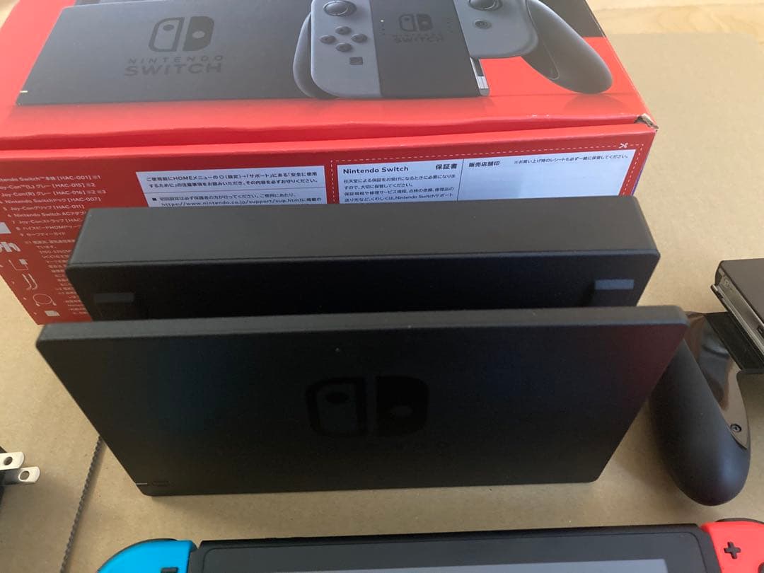 Nintendo Switch 本体 青・赤 Joy-Con付き