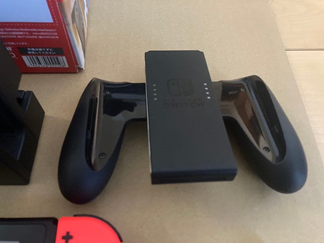 Nintendo Switch 本体 青・赤 Joy-Con付き