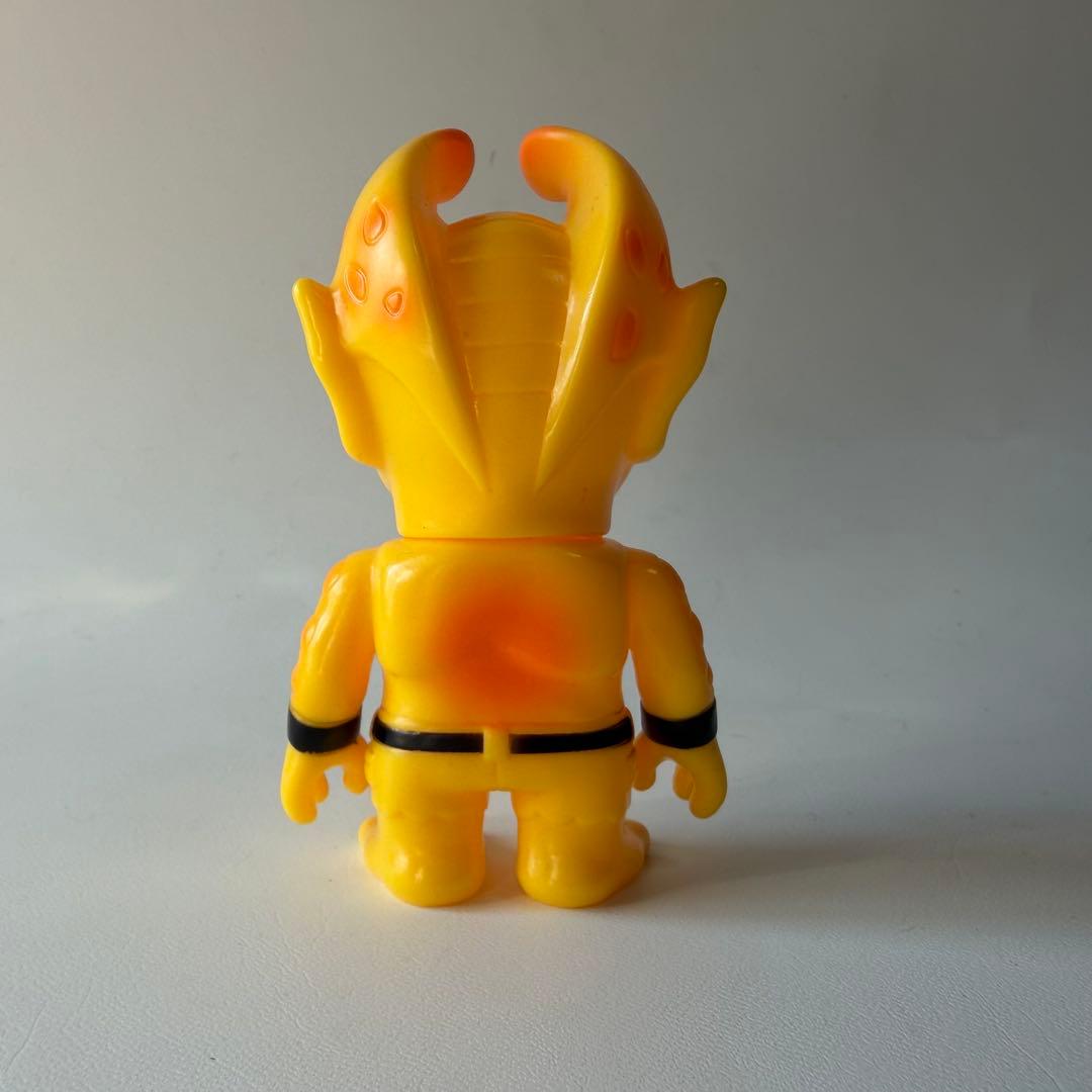 リアルヘッド　クローンミュータントイービル　ミニ　ソフビ　フィギュア　黄
