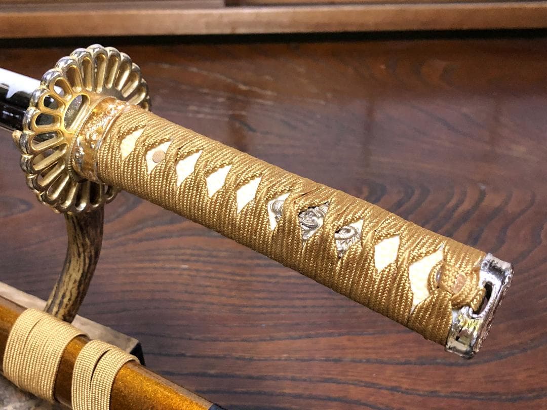 【 大小模造刀 】　大刀）全長104ｃｍ　脇差）全長71ｃｍ