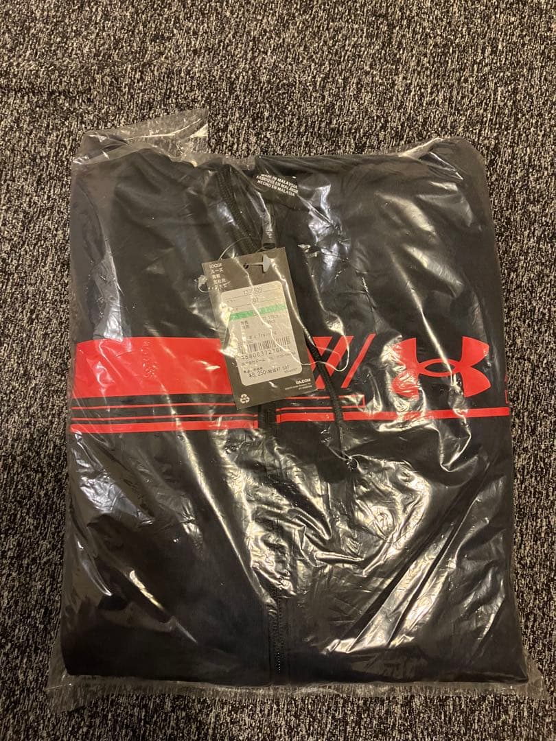 【新品未開封】2025福袋アンダーアーマー パーカー　パンツ　タオル　LGサイズ