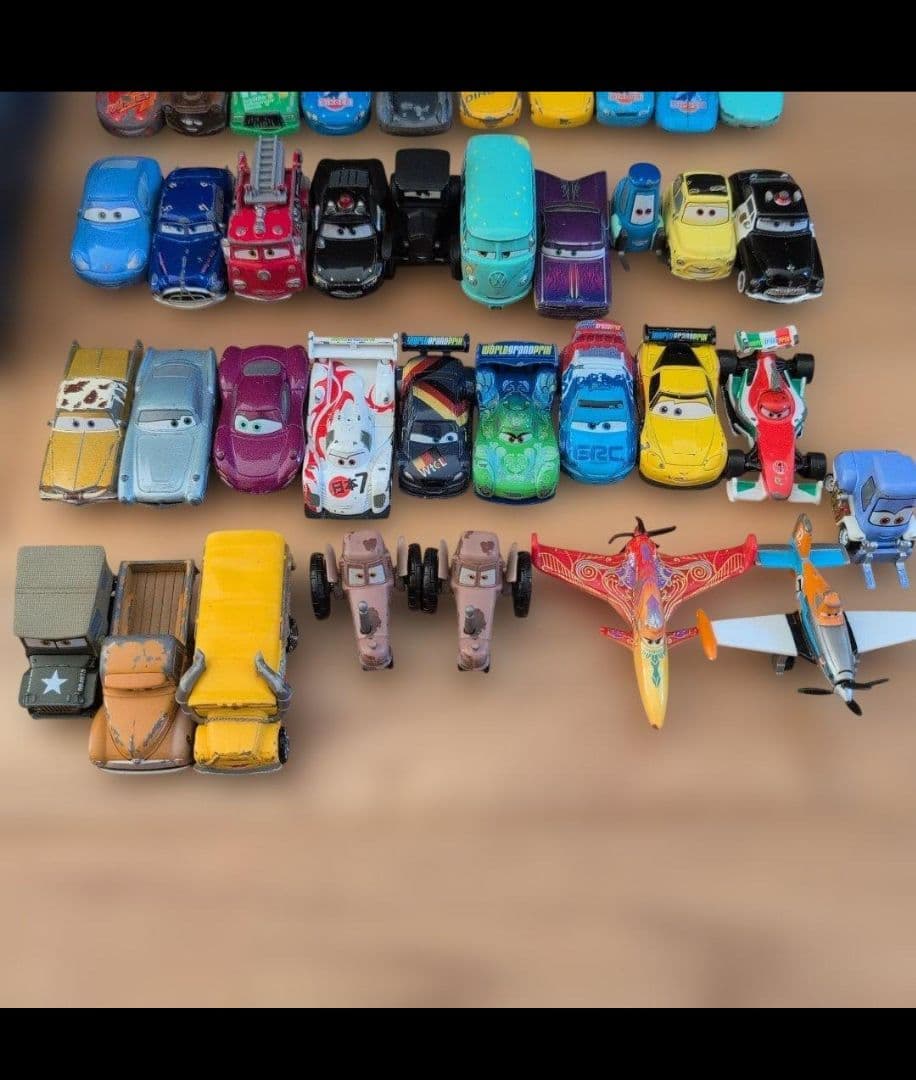 トミカ　カーズ