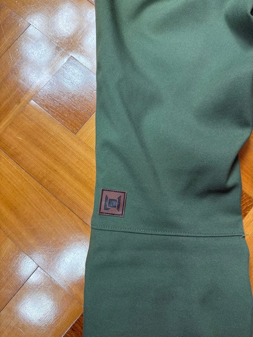 L1スノーボードウェア　ジャケットSサイズ　パンツXSサイズ