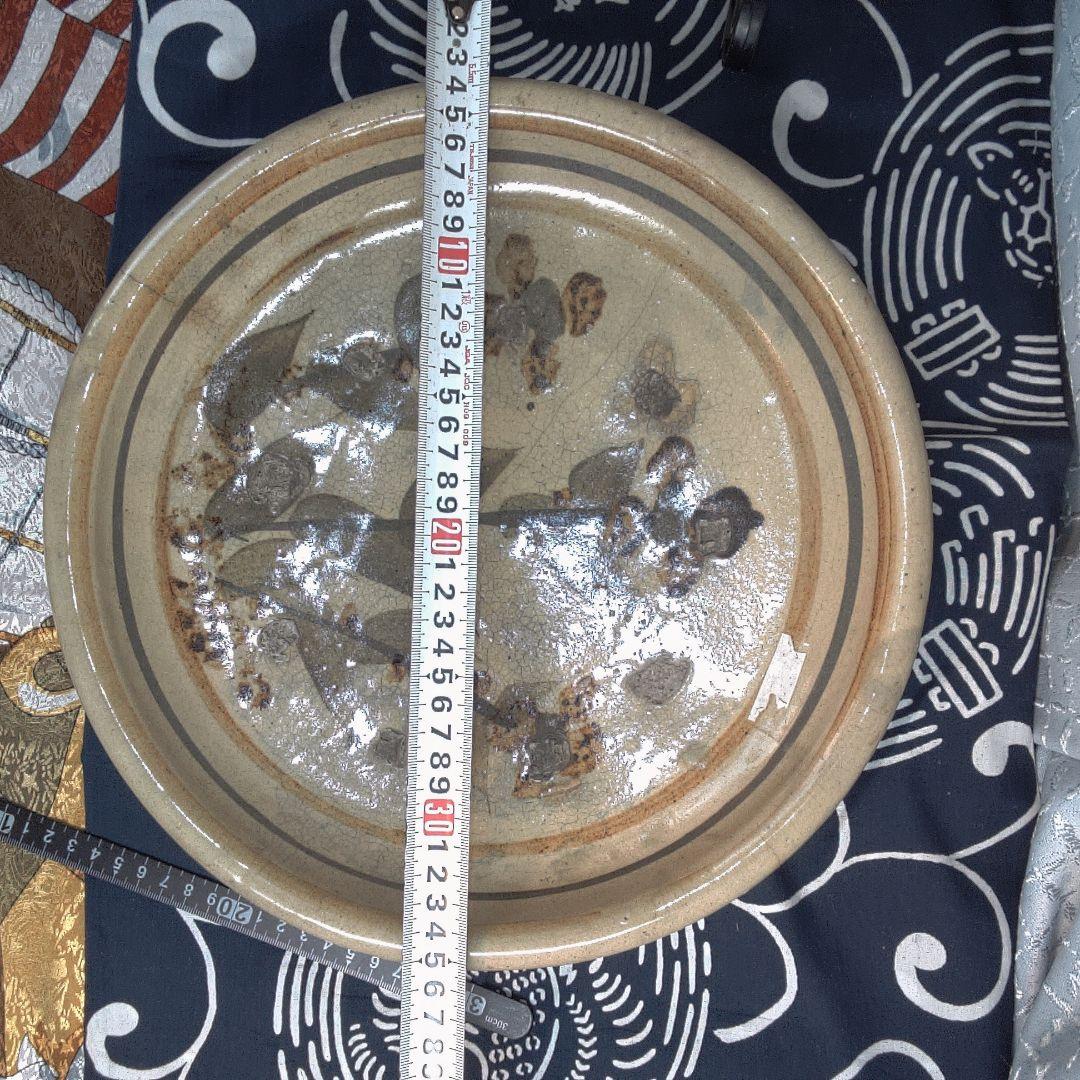 骨董３ 花模様の陶器の皿