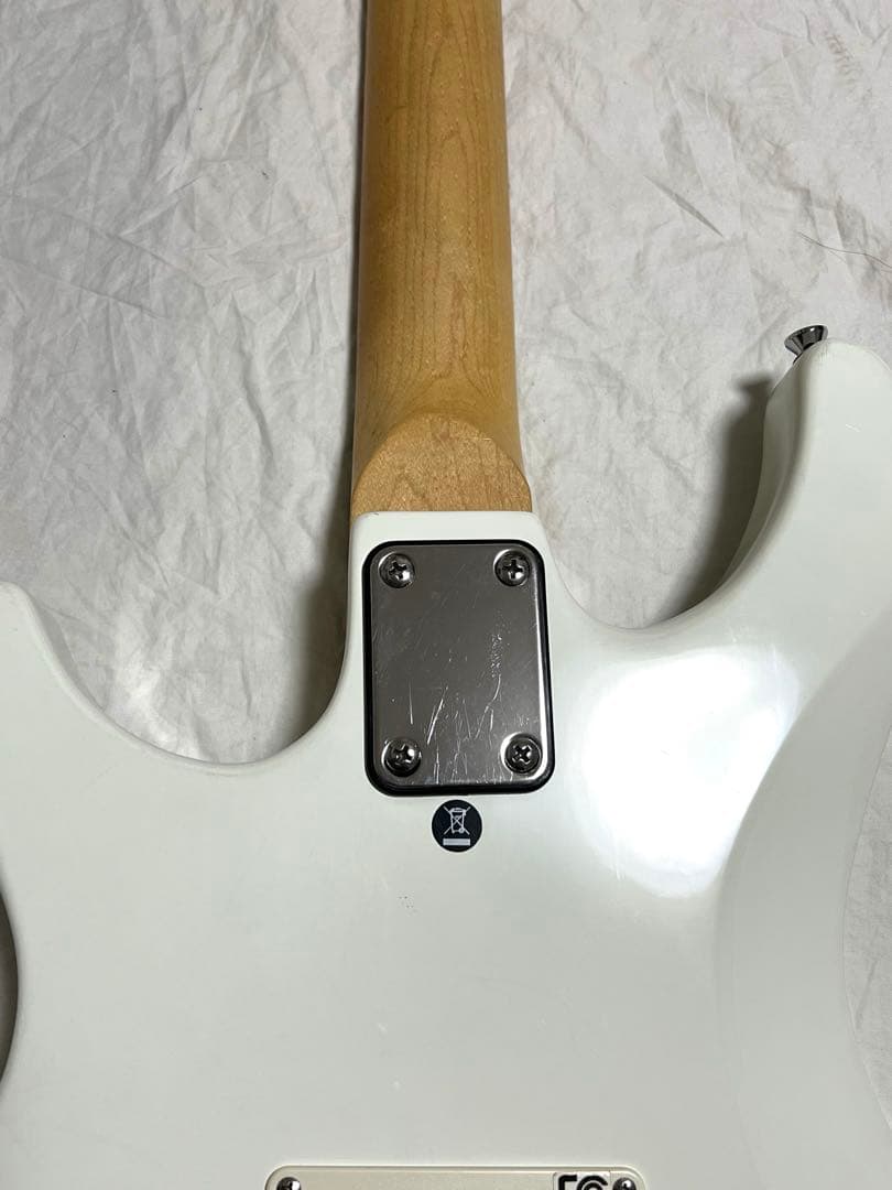 エレキギター　BEHRINGER iAXE393