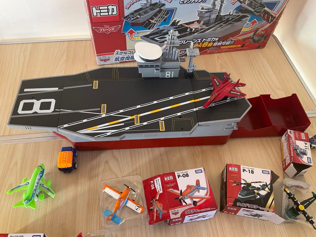 美品　トミカ　プレーンズ　大きなコレクションシップ　航空母艦フライゼンハワー