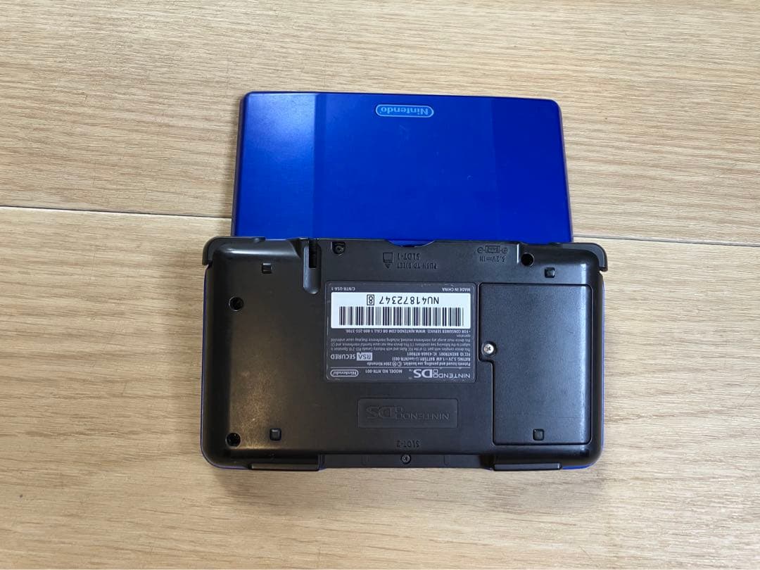 NINTENDO DS ＋カセット4点セット　ニンテンドー