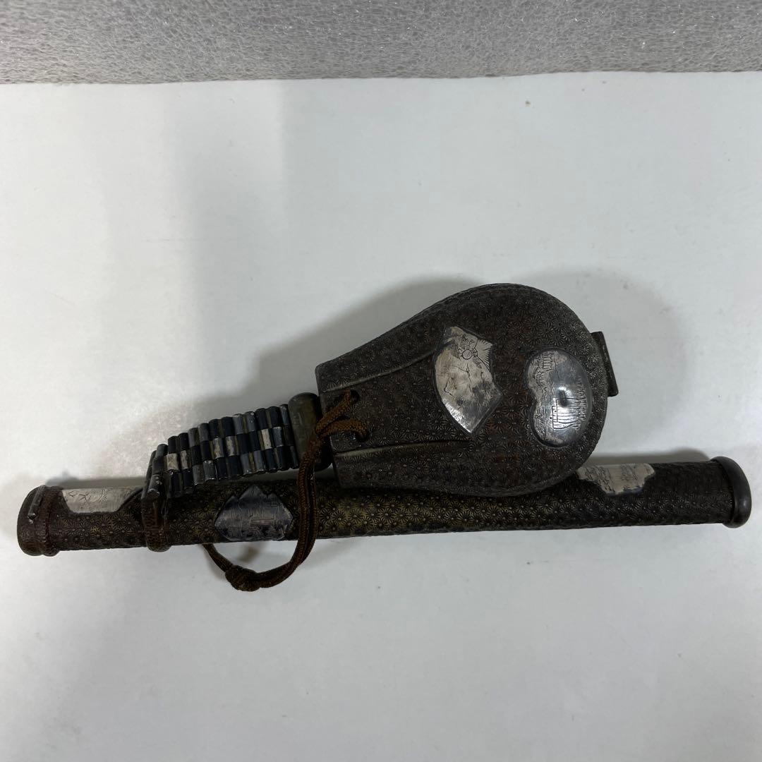 矢立　江戸時代　銀色部に風景画が遇らってる。