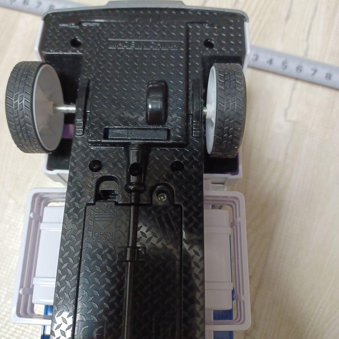 消防車、救急車、はしご車、パトカー、白バイ、ゴミ収集車、バスの計10台まとめ売