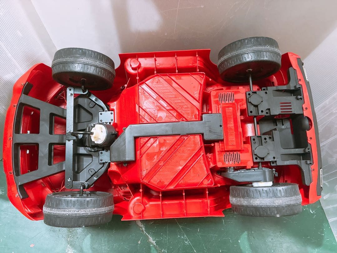  6 GT 電動乗用カー キッズカー 乗用玩具 レッド 正規デザイン