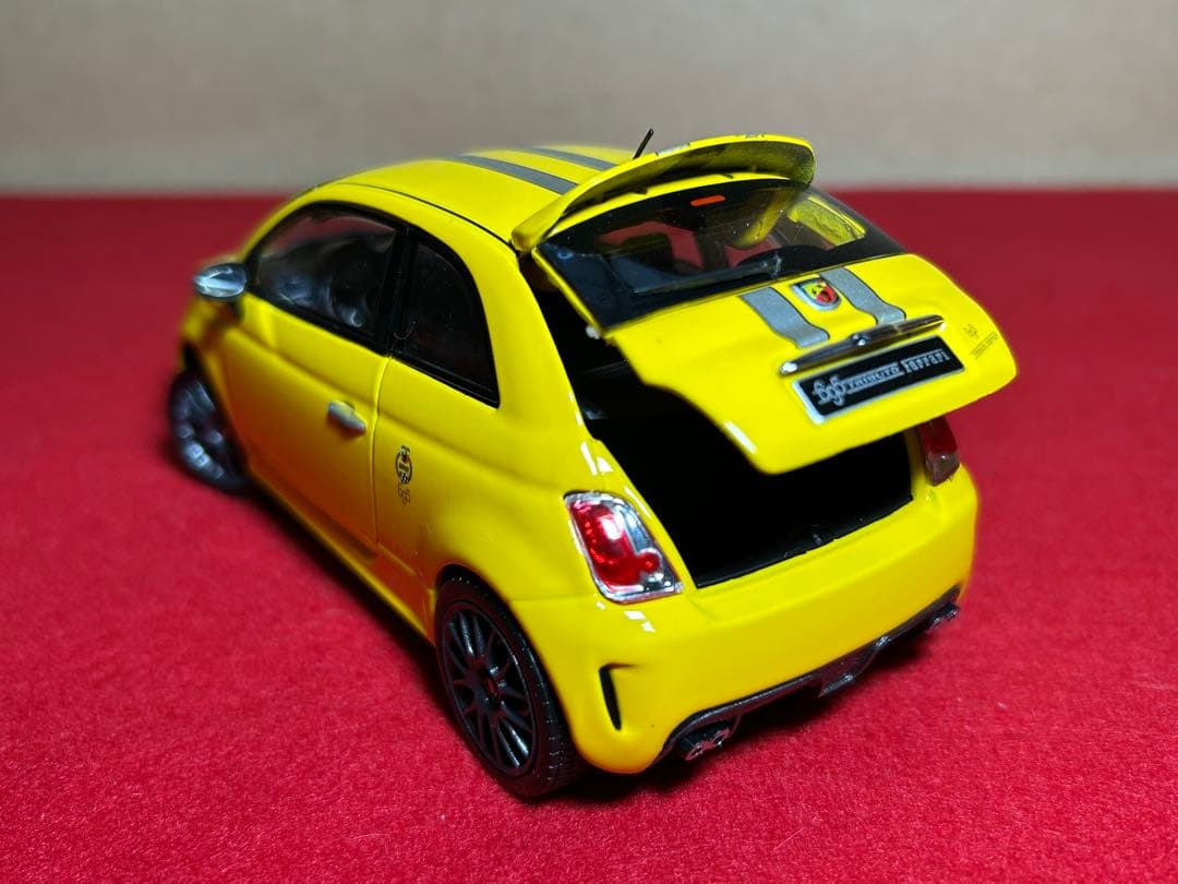 【超超レア】　ブラーゴ　1/24 アバルト 500 トリブート　フェラーリ