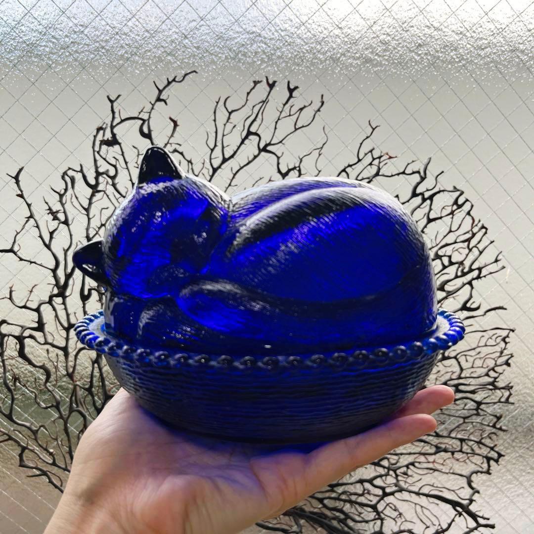 骨董　時代ガラス　希少　瑠璃色ガラス　眠り猫モチーフ　蓋物　菓子瓶　キャニスター