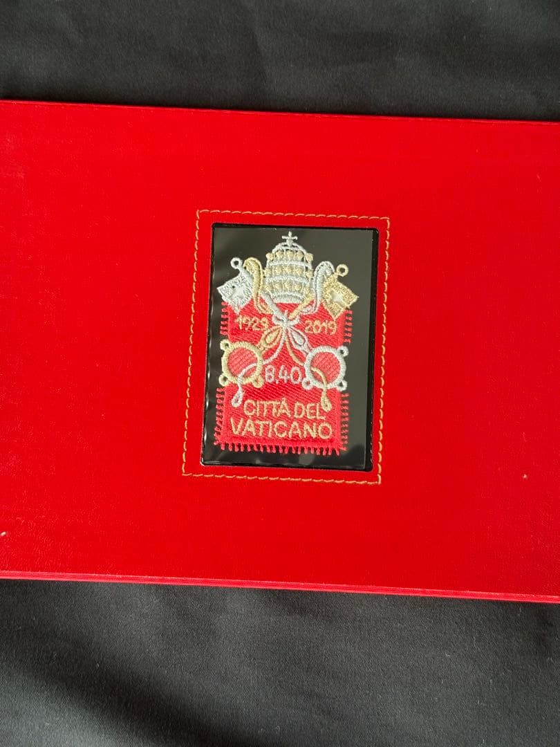 バチカン市国　建国９０年　刺繍　切手　ホルダー（２０１９）ラテラン条約