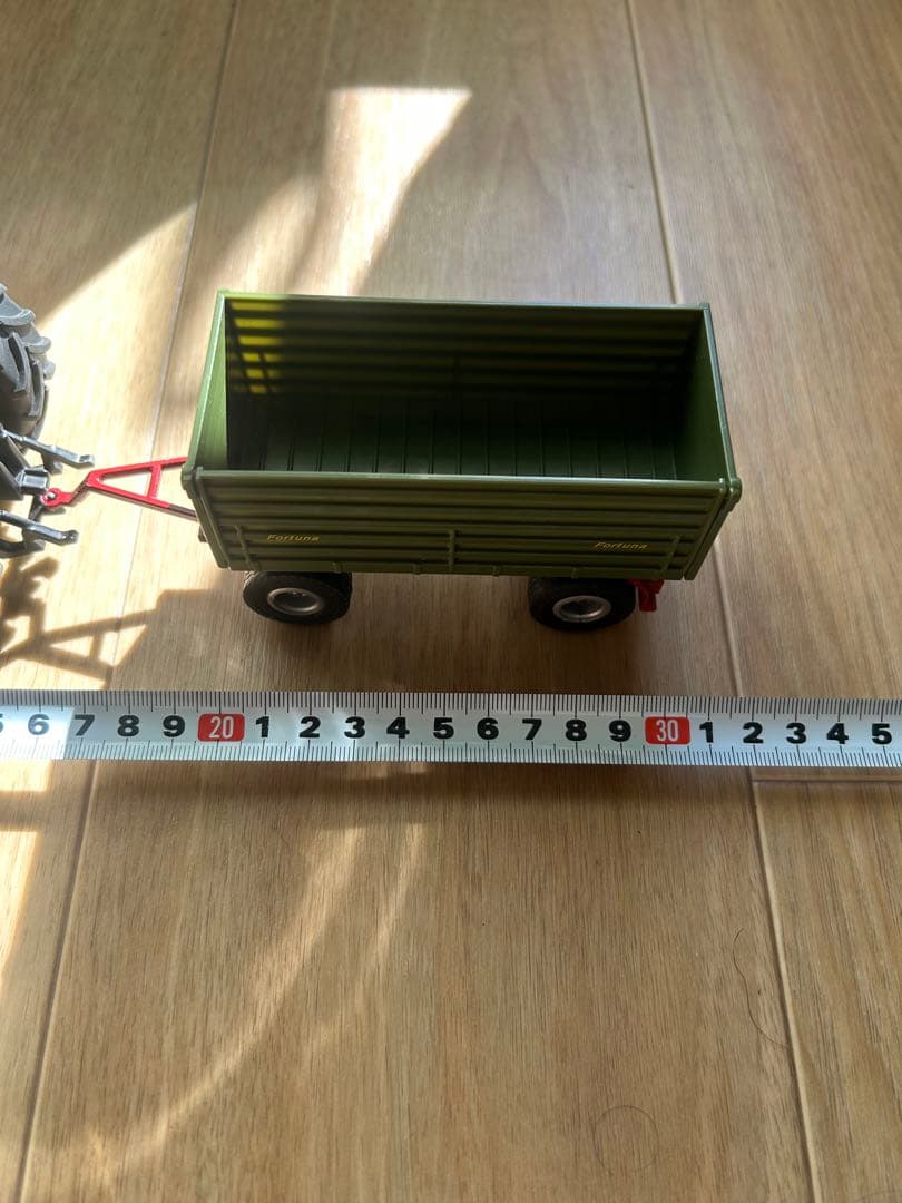 ジョンディア　JOHN DEERE トラクター　1/32 ミニカー　ジク　 牽引