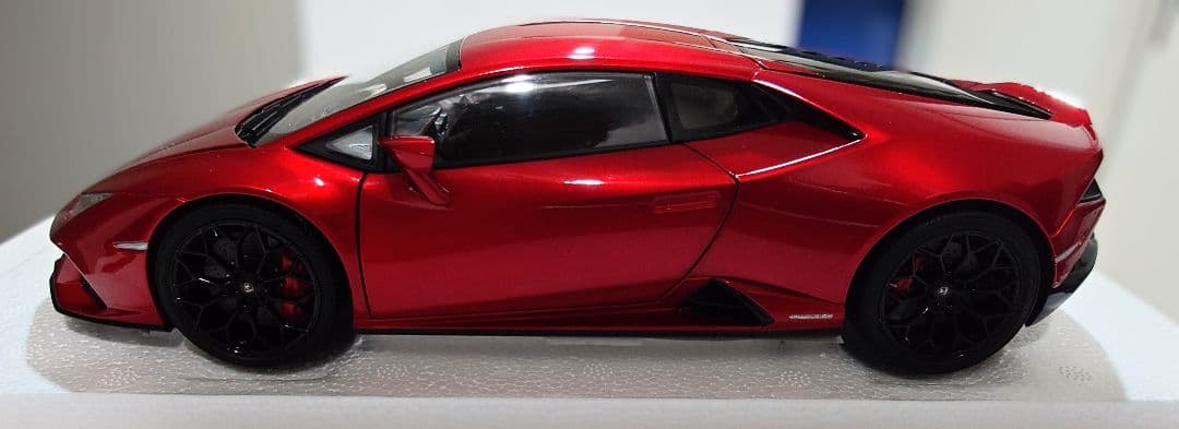 Lamborghini Huracán EVO レッド1/18【AUTOART】