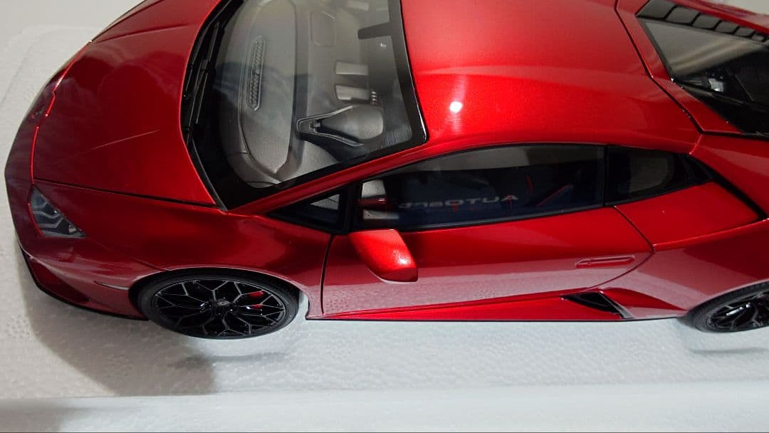 Lamborghini Huracán EVO レッド1/18【AUTOART】