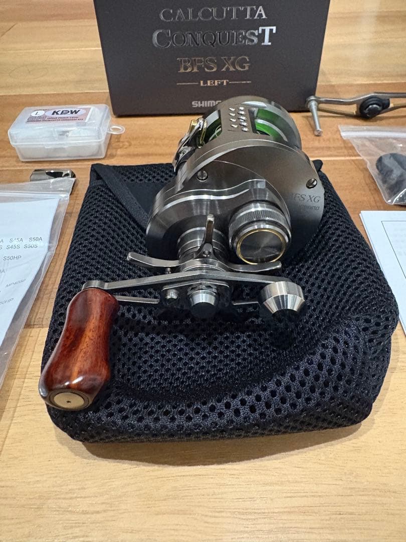 で*け様 極美品 シマノ カルカッタコンクエストBFS XG LEFT カスタム
