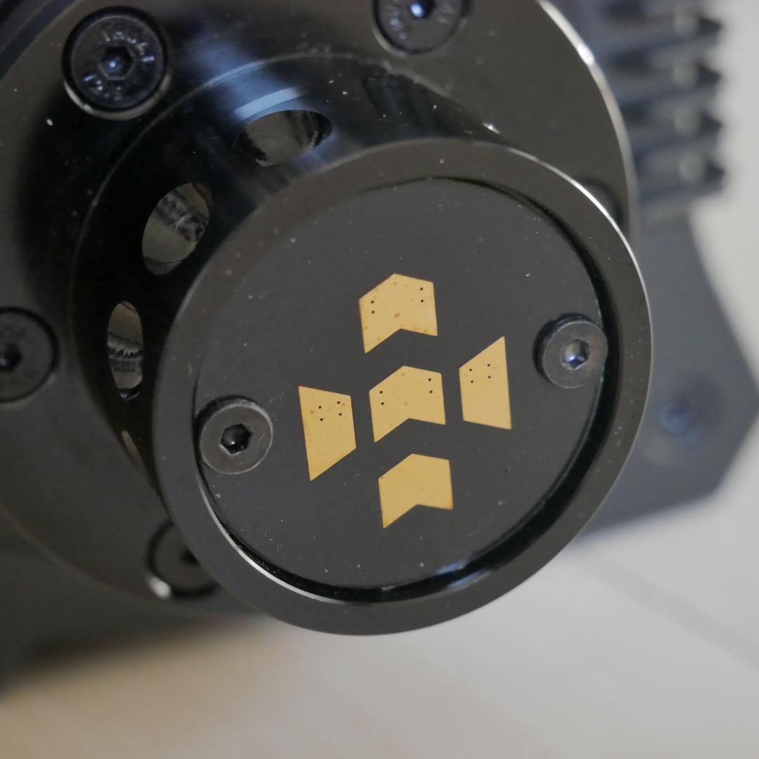 MOZA R5 ハンドルコントローラ