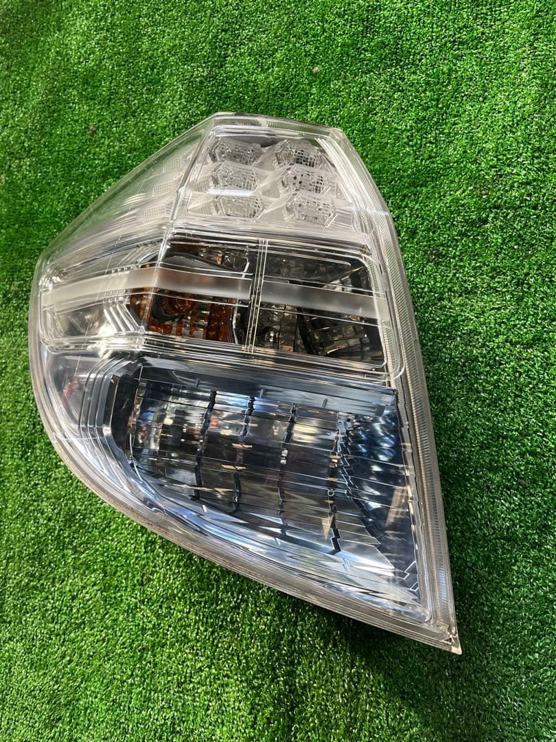 GP1 フィット　左右テールランプ　クリアレンズ