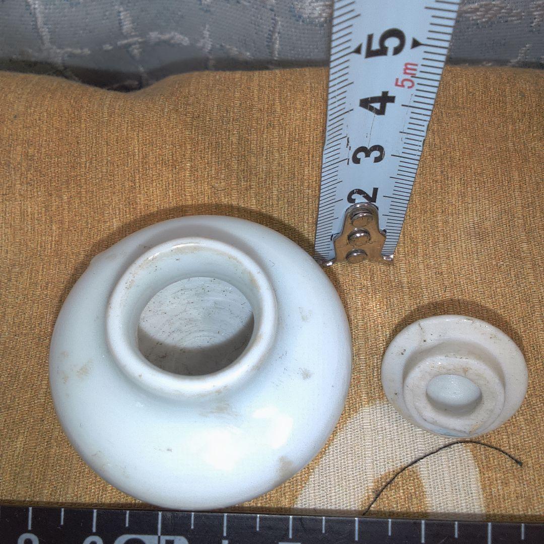 骨董 ？ 中国美術 ？ 白い陶器製の丸型空き瓶 小さい