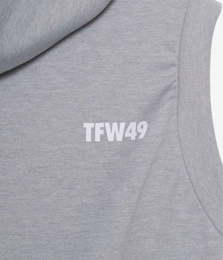 新品タグ付き⭐️TFW49 ⭐️2026FW新作⭐️ ベスト　グレー　フーディ　L