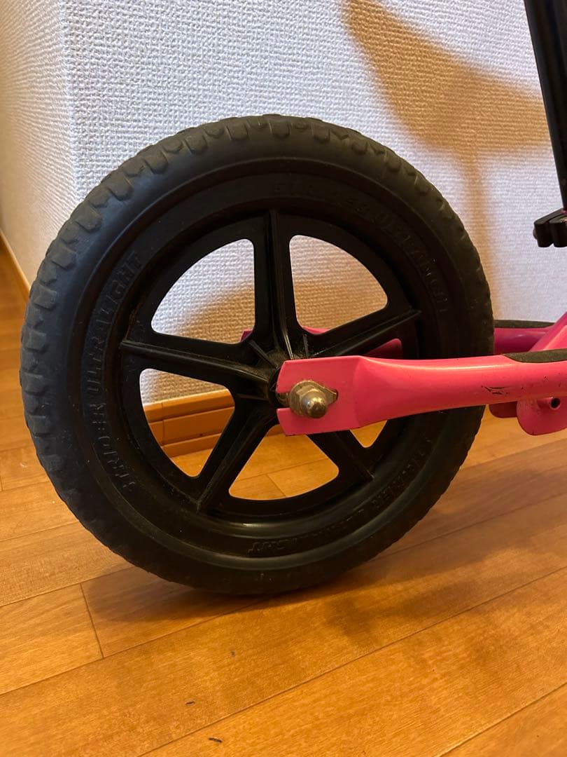STRIDER バランスバイク ピンク 12インチ　クッション性のあるサドル