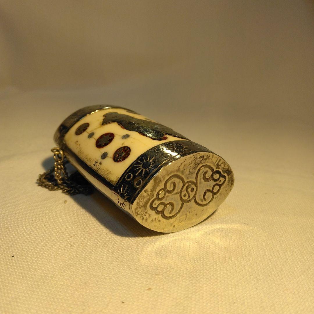 チベットの鼻煙壺（ビエンコ）です。