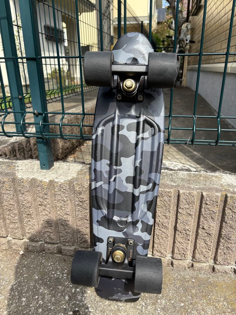 Penny 22インチ ブラックナイト カモフラ