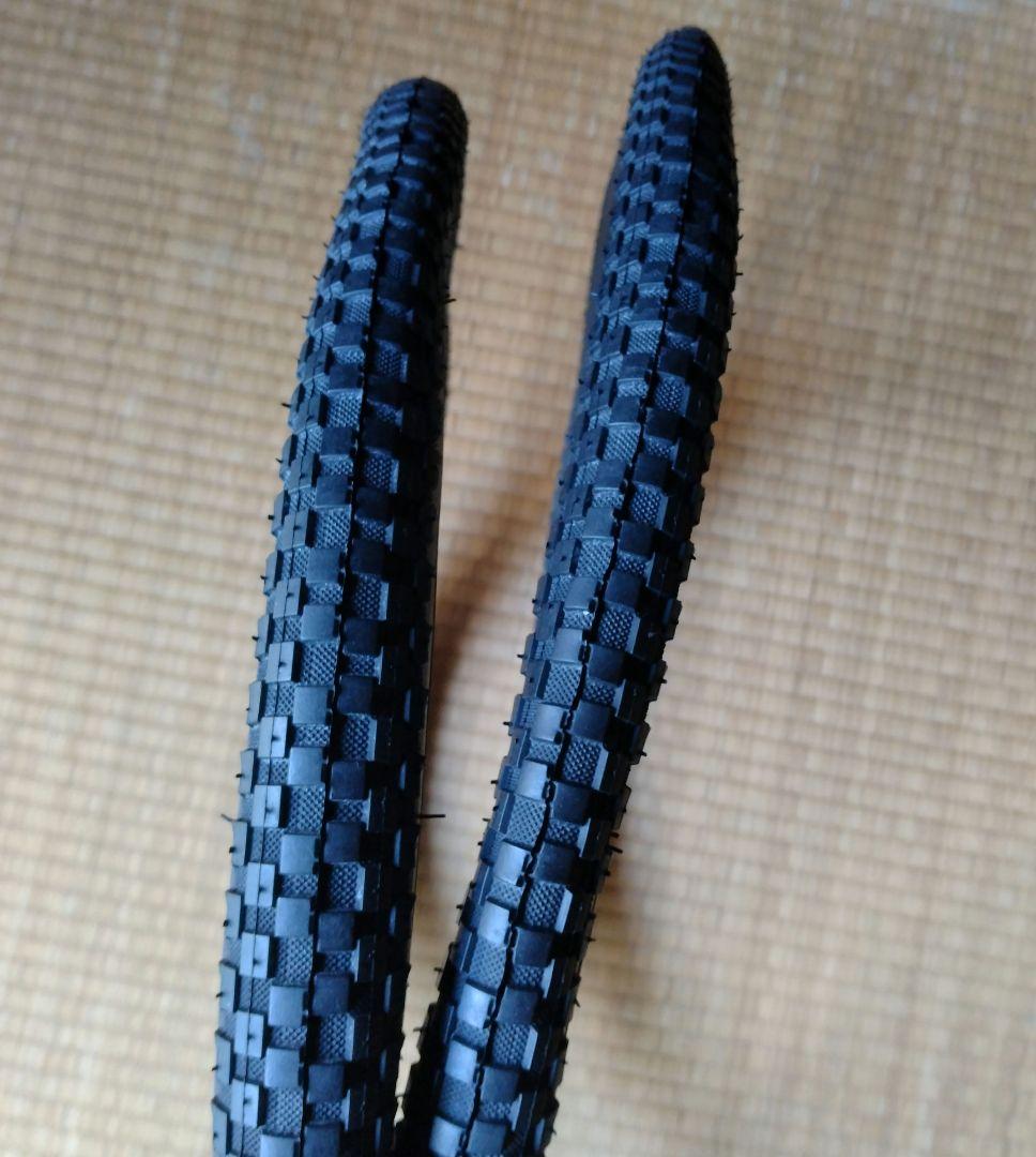 Maxxis HolyRoller タイヤ 20インチ幅:1 3/8インチ