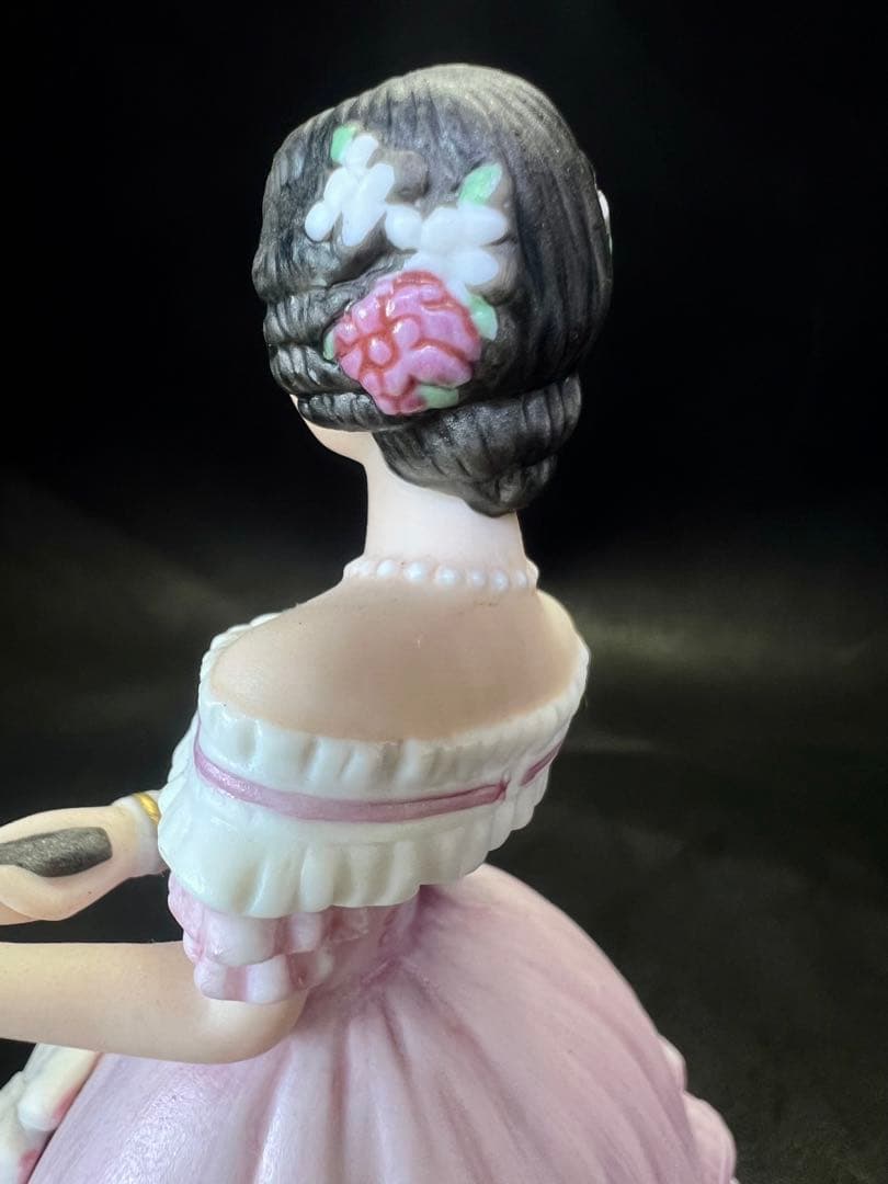 ビクトリアン風女性フィギュア