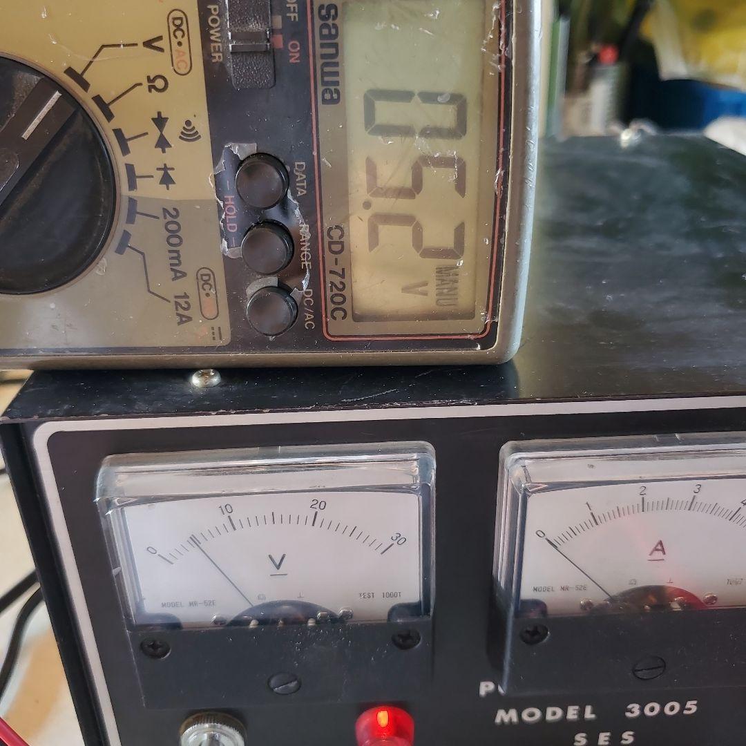 #直流安定電源　3005　DC０～30v　5A