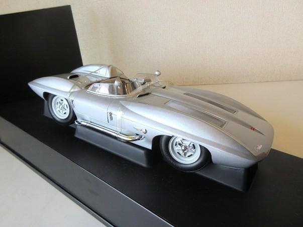 特価 AUTOart (1/18) コルベット Stingray Racer①