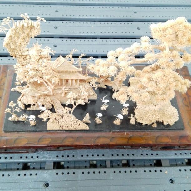 工芸品　状態良好。手の込んだ作り。