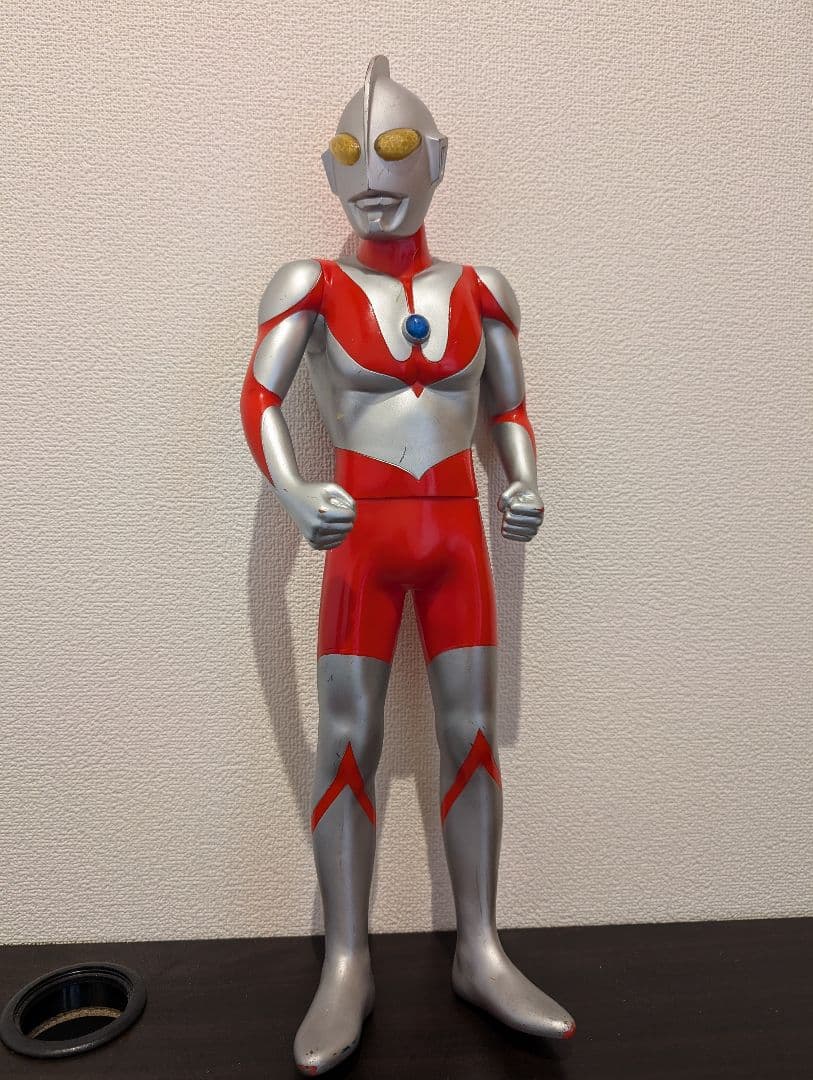 平成生まれの高さ46cmの初代ウルトラマン フィギュア