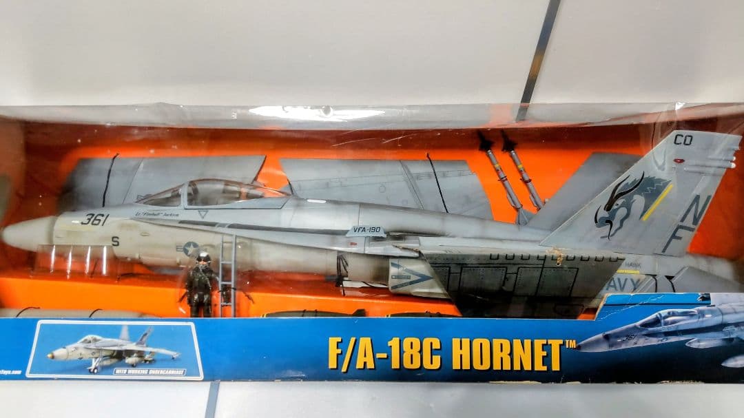 ELITEエリート 1/18 　F18Cホーネット模型