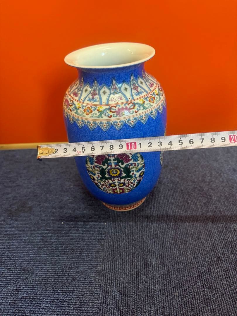 1633 中国美術 骨董 大清乾隆年製銘　藍地紋粉彩冬瓜瓶　時代物