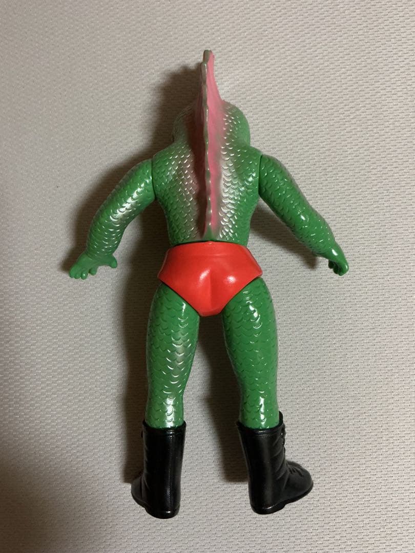 メディコムトイ　タイガーマスク　ピラニアン　ソフビ　タスキ付