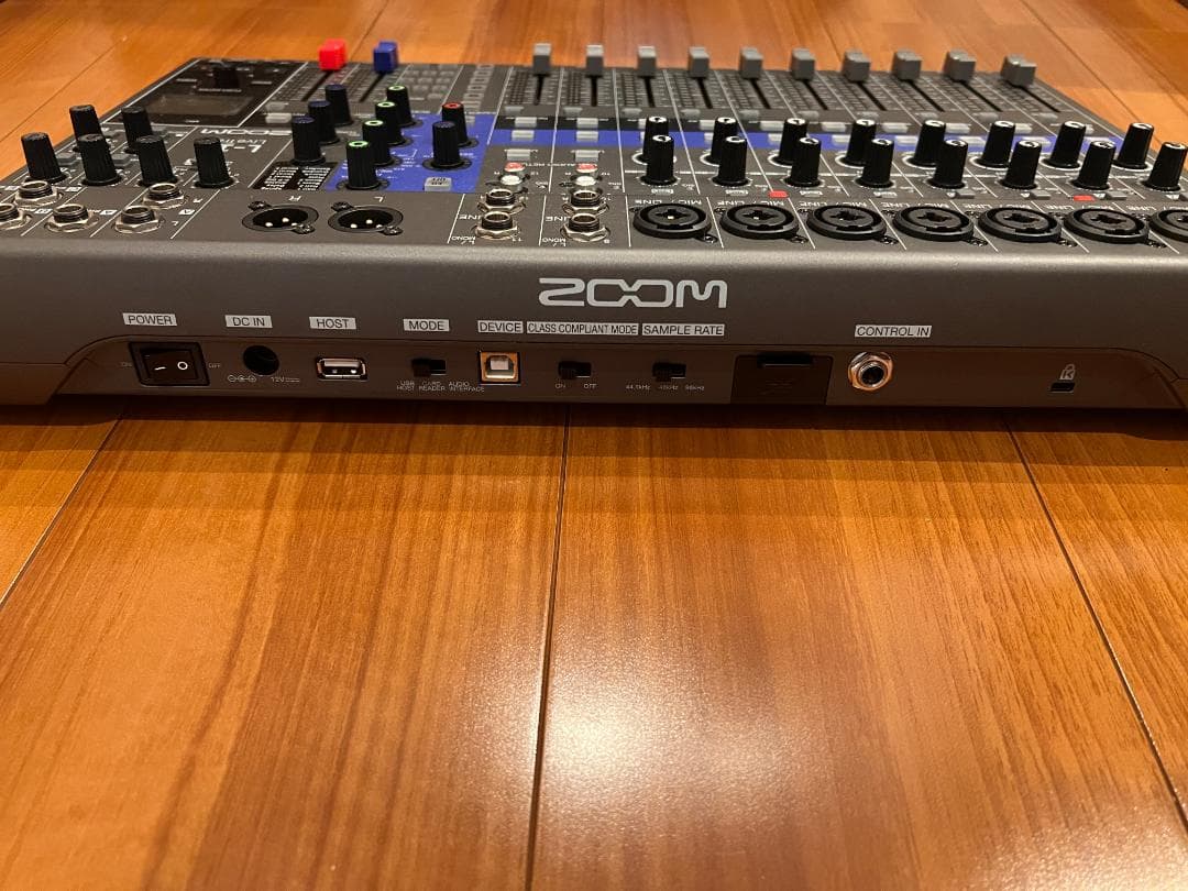 ZOOM LiveTrak L-12 USBケーブル・SDカード(4G)付き