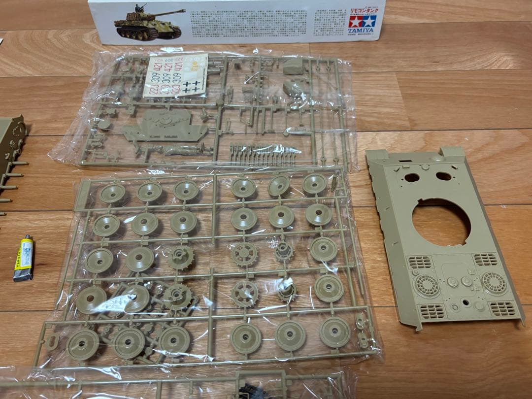 タミヤ 1/35 ドイツ陸軍 パンサー中戦車 リモコンタンク 未組立 プラモデル